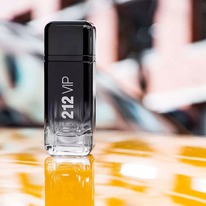 CAROLINA HERRERA 212 Vip Black ������ 25% �� 31.05