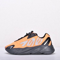  Adis Yeezy Boost 700  3782